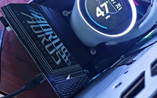 +WiFi7+USB4中端板玩出旗舰范儿mg不朽情缘技嘉B860M电竞雕：全快拆(图6)